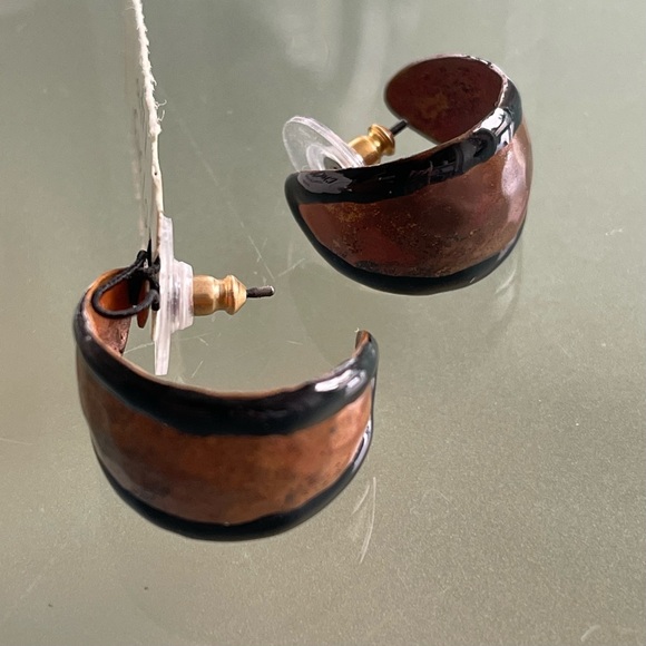 Chico’s handcrafted hammered design pierced earrings - Picture 4 of 4